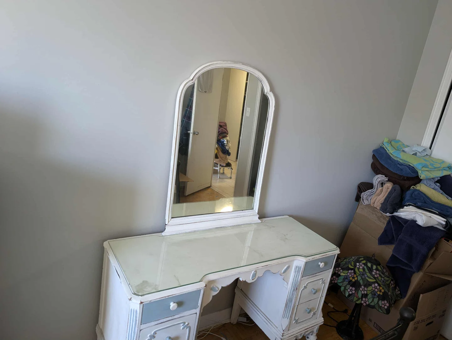 Antique Vanity Desk with Mirror with Glass Top image indicator(2)