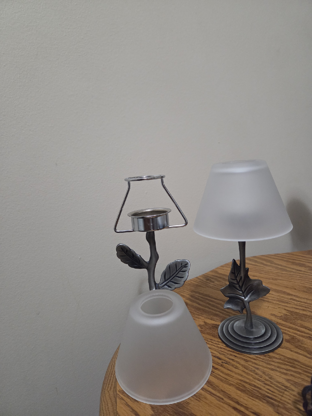 Small Leaf Design Accent Lamp Candleholder - photo 3