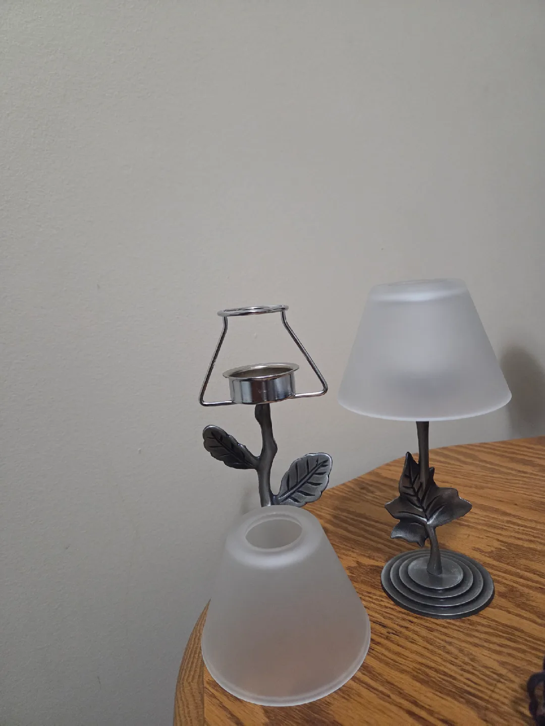 Small Leaf Design Accent Lamp Candleholder image indicator(3)