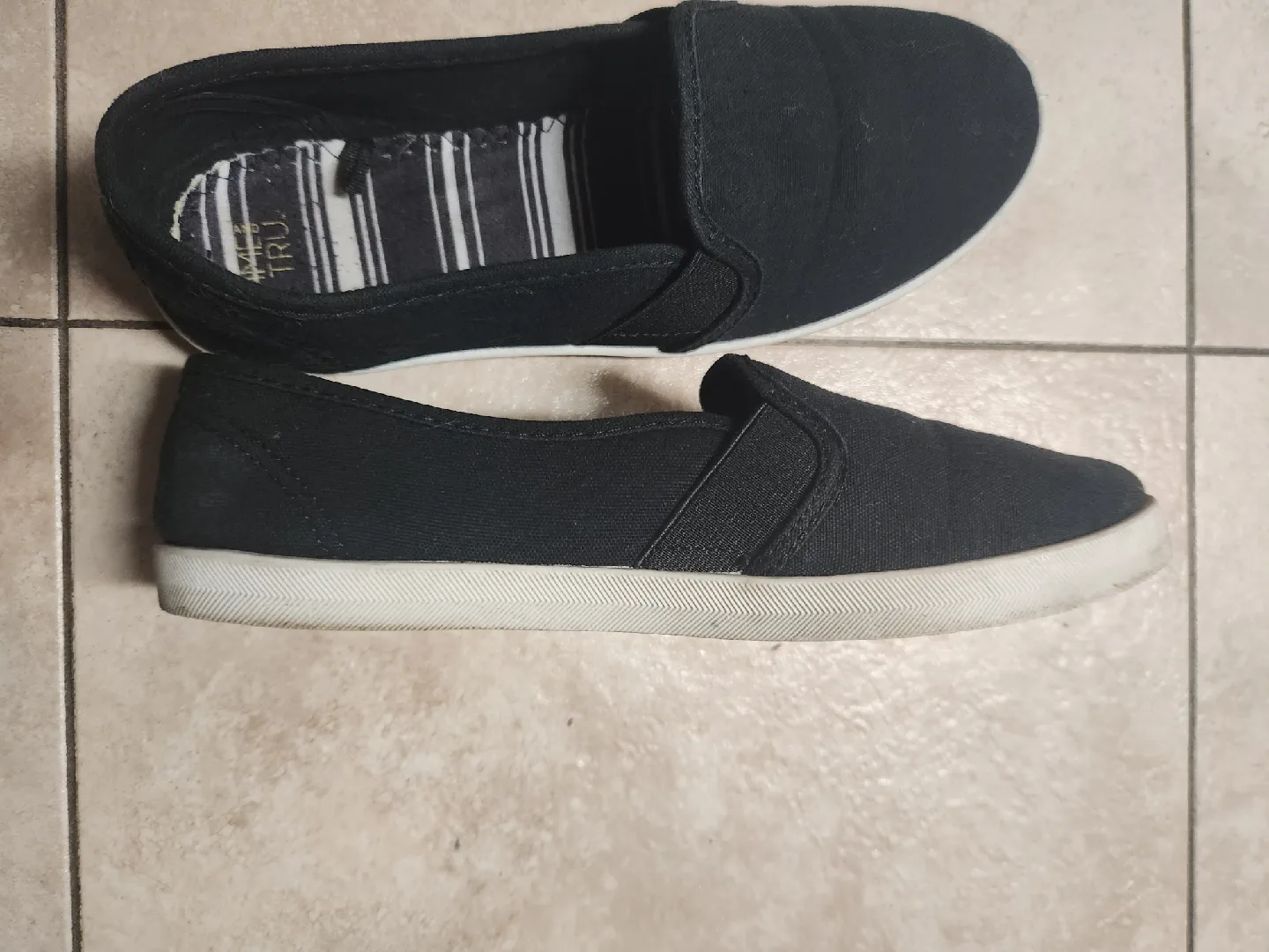 TRU Black Slip-On Shoes - Size 7 image indicator(3)