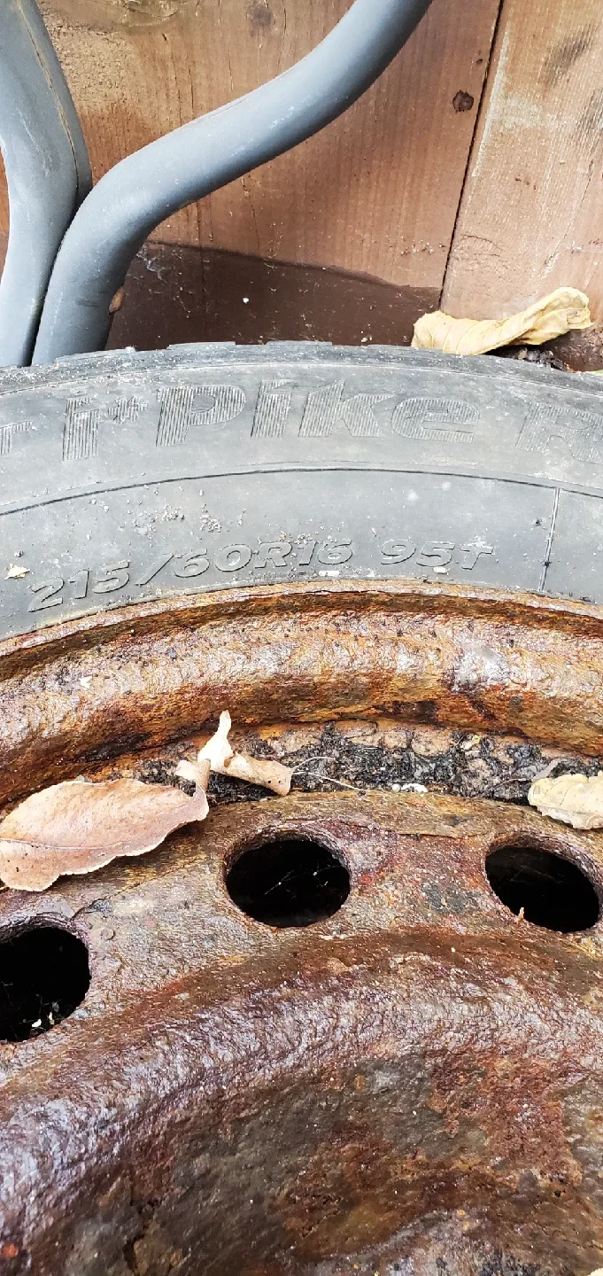 Set of 4 Winter Tires and Rims  215/60R16 95T image indicator(5)