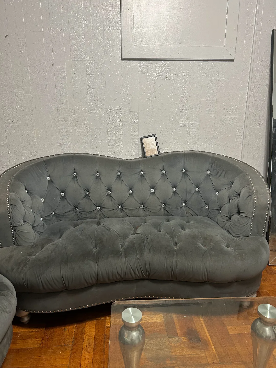 Gray Tufted Sofa image indicator(3)