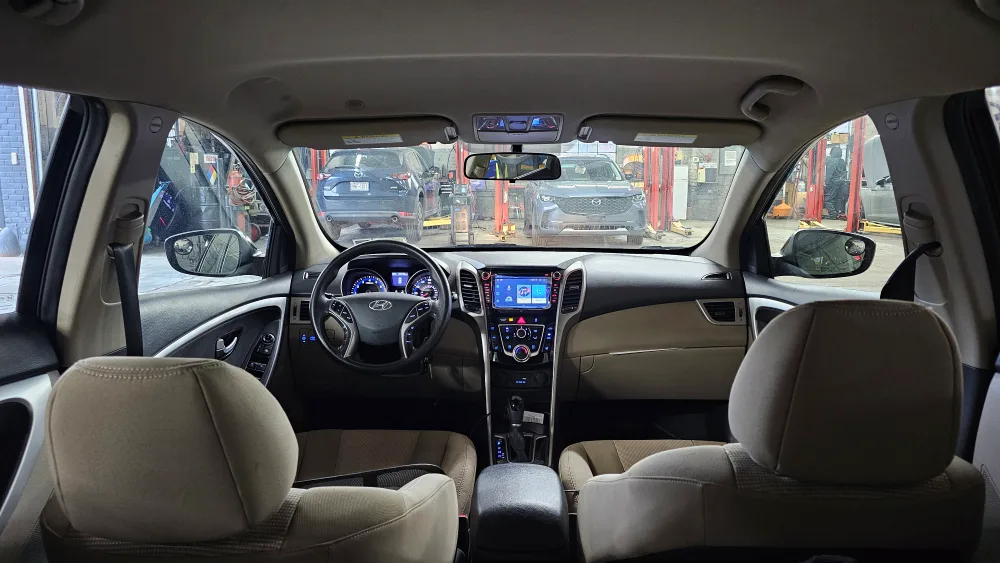 Hyundai Elantra GT - Black Hatchback image indicator(6)