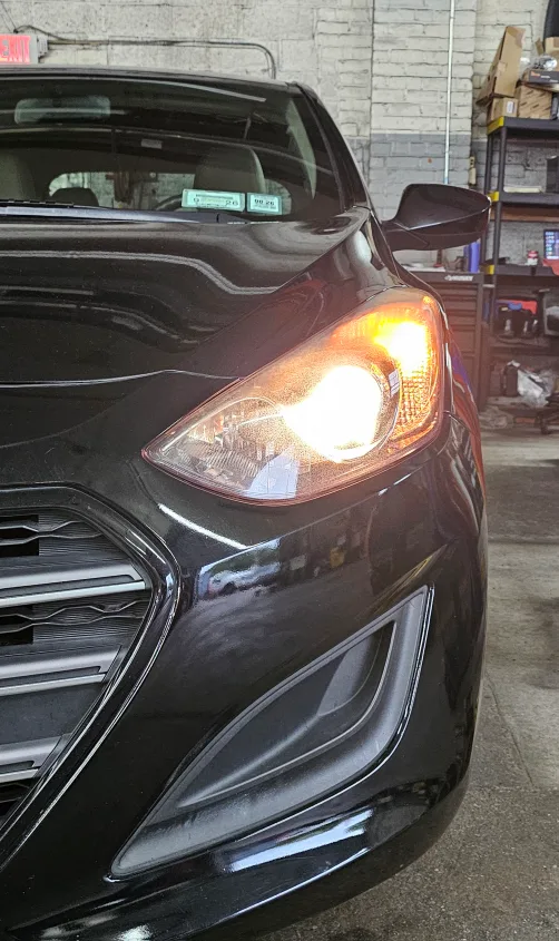 Hyundai Elantra GT - Black Hatchback image indicator(8)