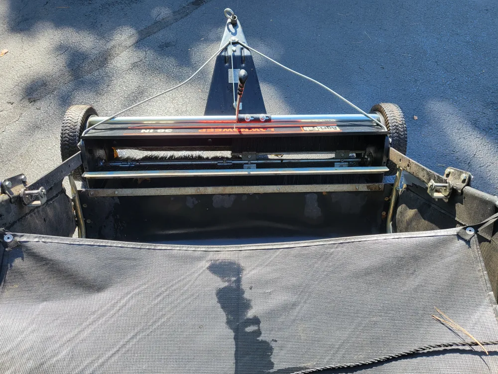 Agri-Fab Lawn Sweeper - 38 inch image indicator(2)