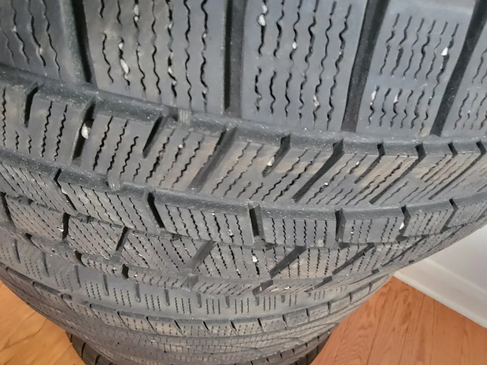 Set of 4 Used Winter Tires - 235/55R17 image indicator(3)