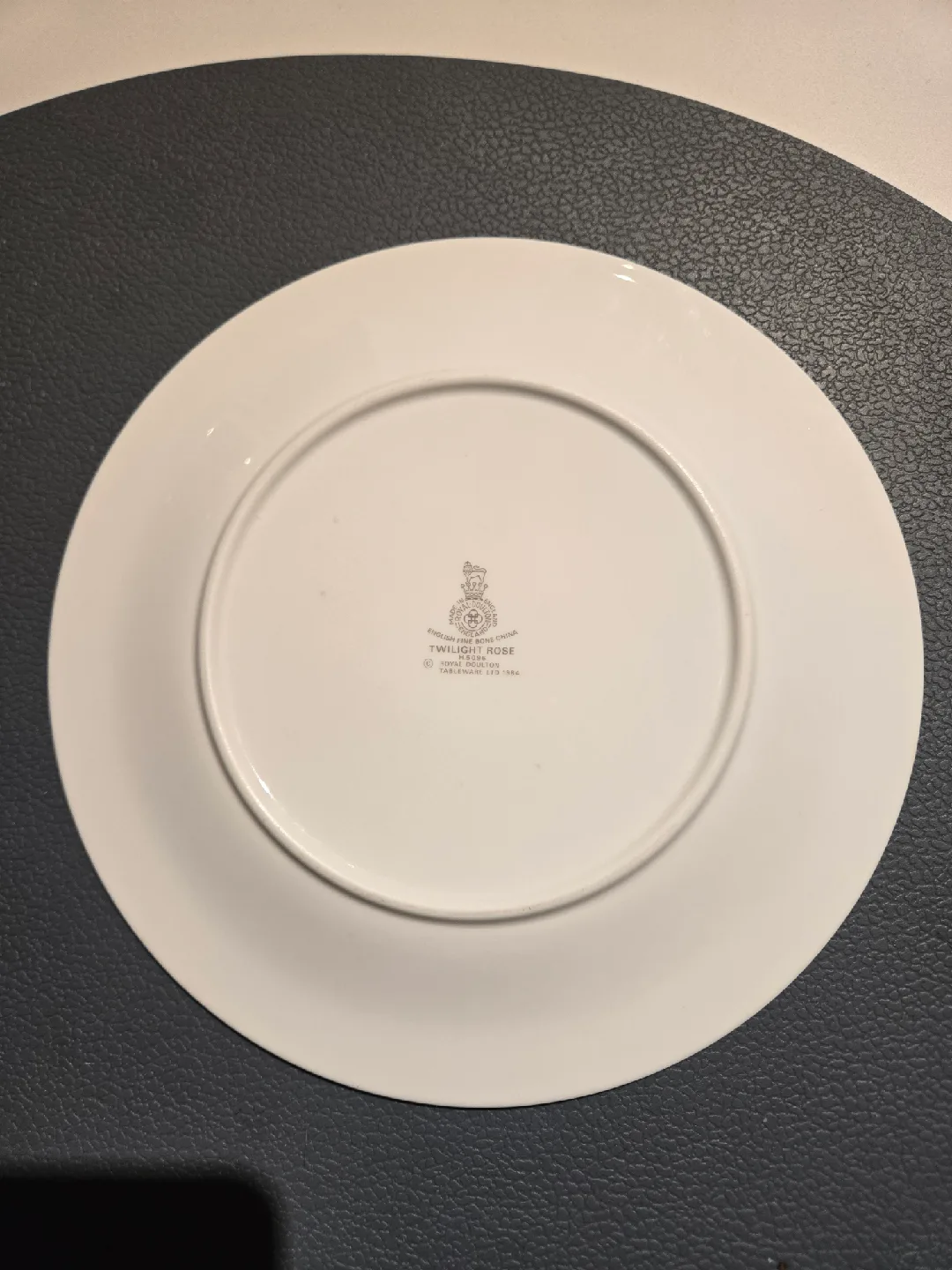 Royal Albert Twilight Rose 6 Plates image indicator(2)