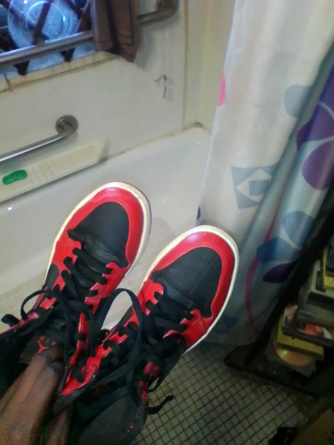 Air Jordan 1 High Red/Black Sneakers image indicator(4)