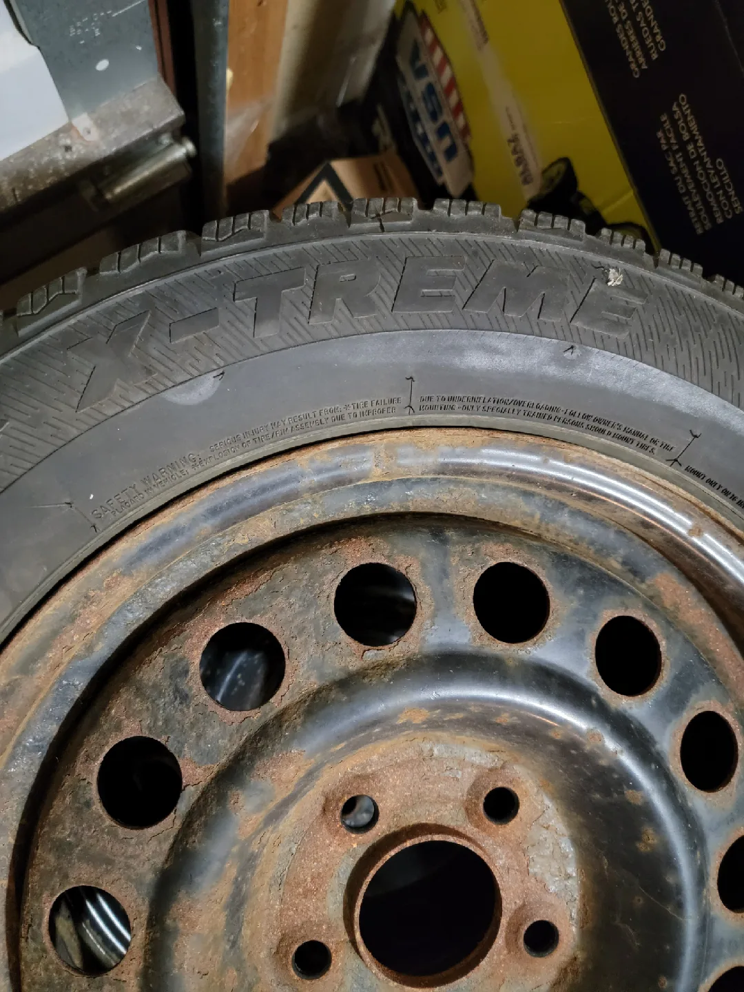 X-Treme Winter Tires 205/60R16 image indicator(4)