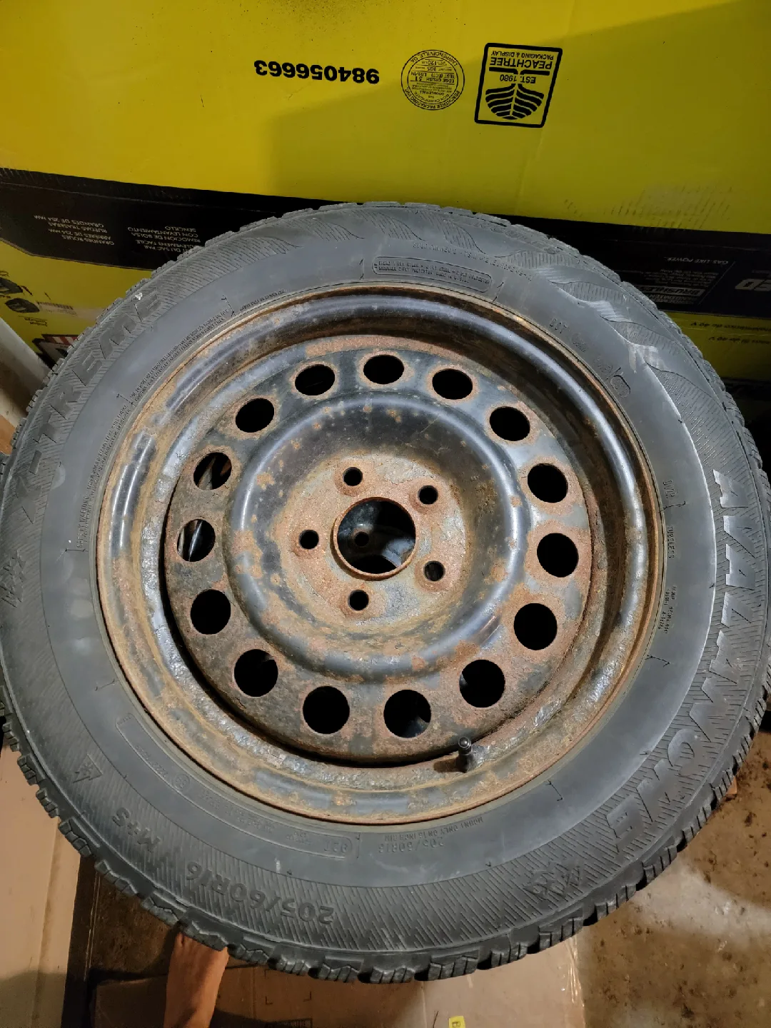 X-Treme Winter Tires 205/60R16 image indicator(5)