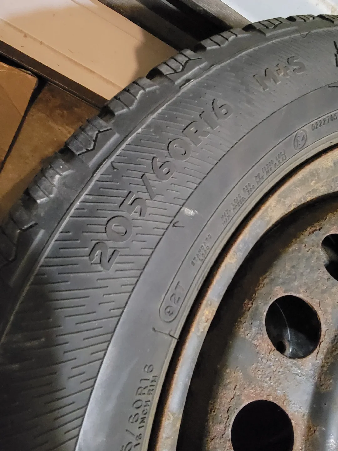 X-Treme Winter Tires 205/60R16 image indicator(6)