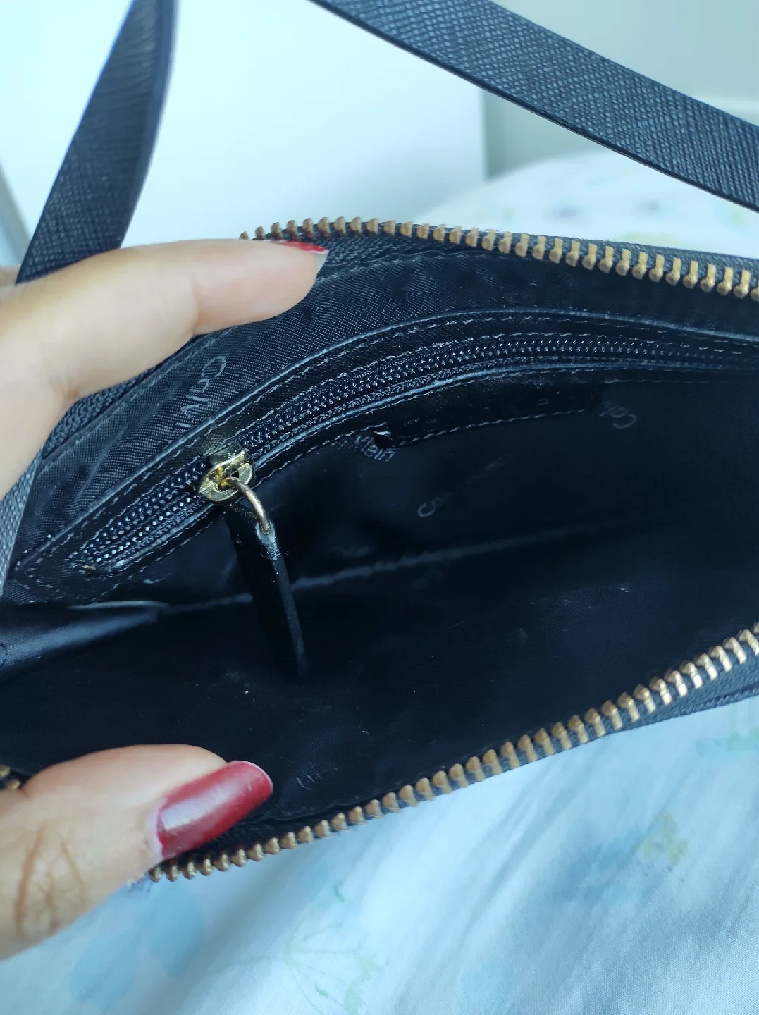 🧡 Calvin Klein Black Wristlet Large image indicator(2)