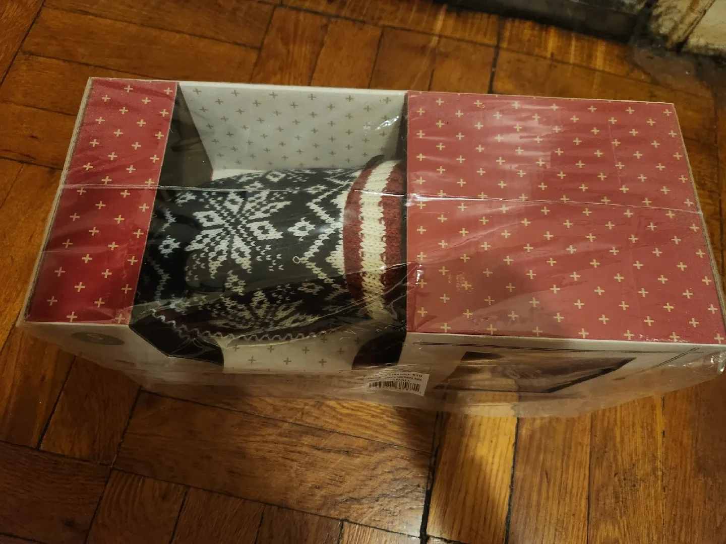 NEW Muk Luks Men's Slippers & Bottle Sweater Size 8-9 image indicator(2)