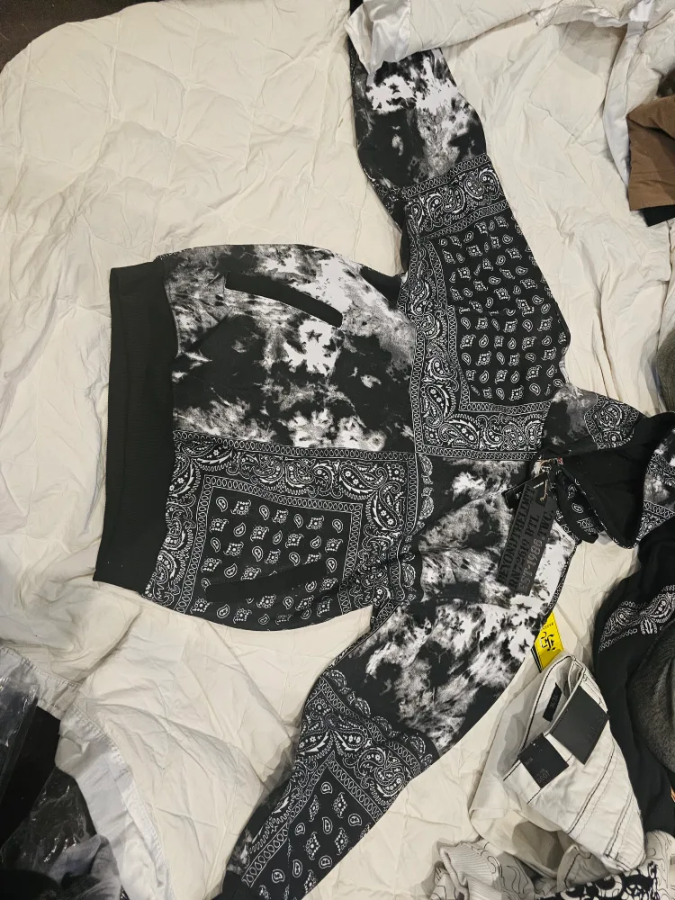 Unknown Black/White Patterned Top thumbnail