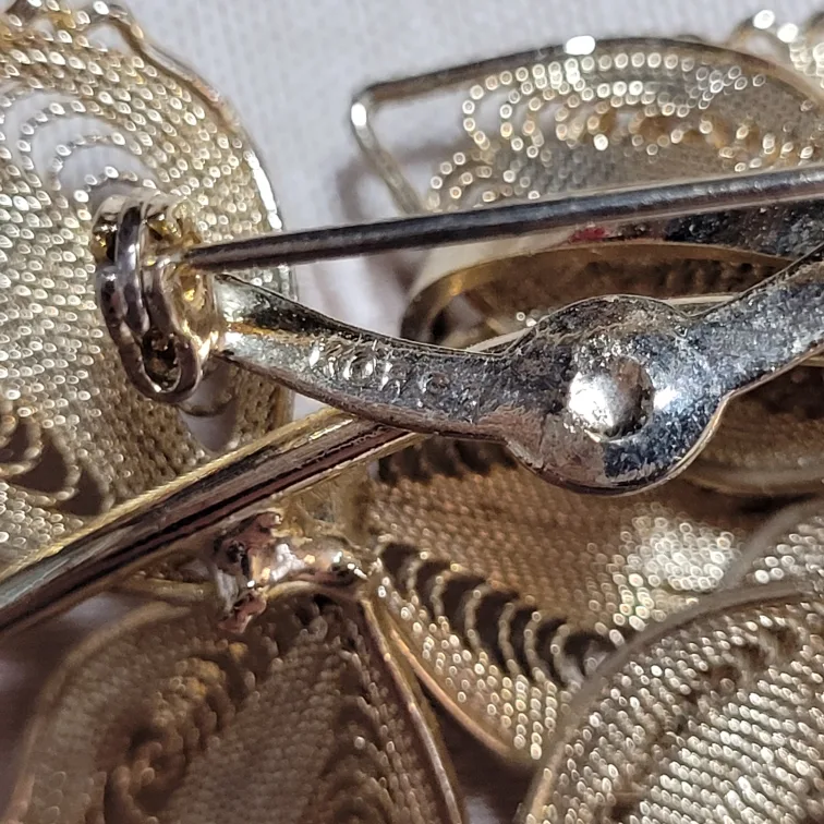 Beautiful Lot of 5 Vintage Brooches please see all pictures image indicator(8)