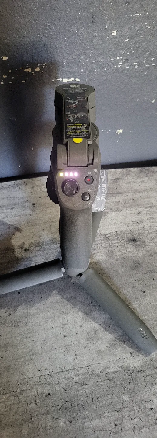 DJI Osmo Mobile 6 Gimbal Stabilizer thumbnail