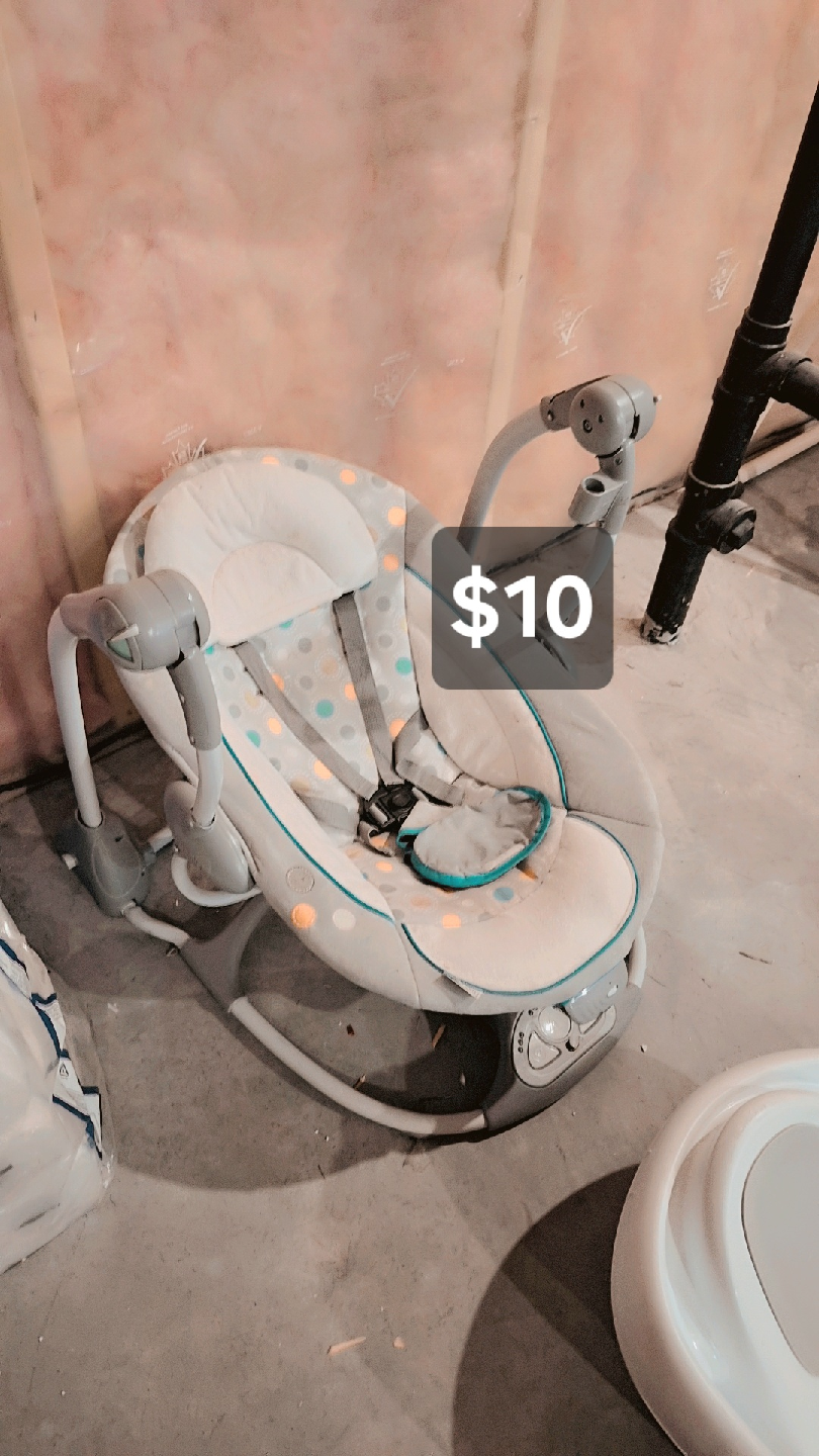 baby mattress TV stand - photo 5