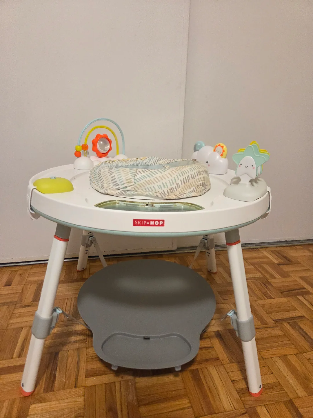 QUICK SALE: Skip Hop Explore & More Jumpscape Activity Centre