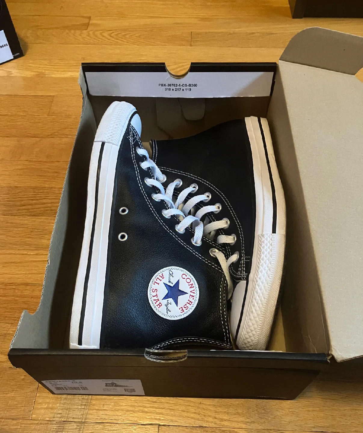 Converse Chuck Taylor All Star Leather High Top - US 10.5 image indicator(2)