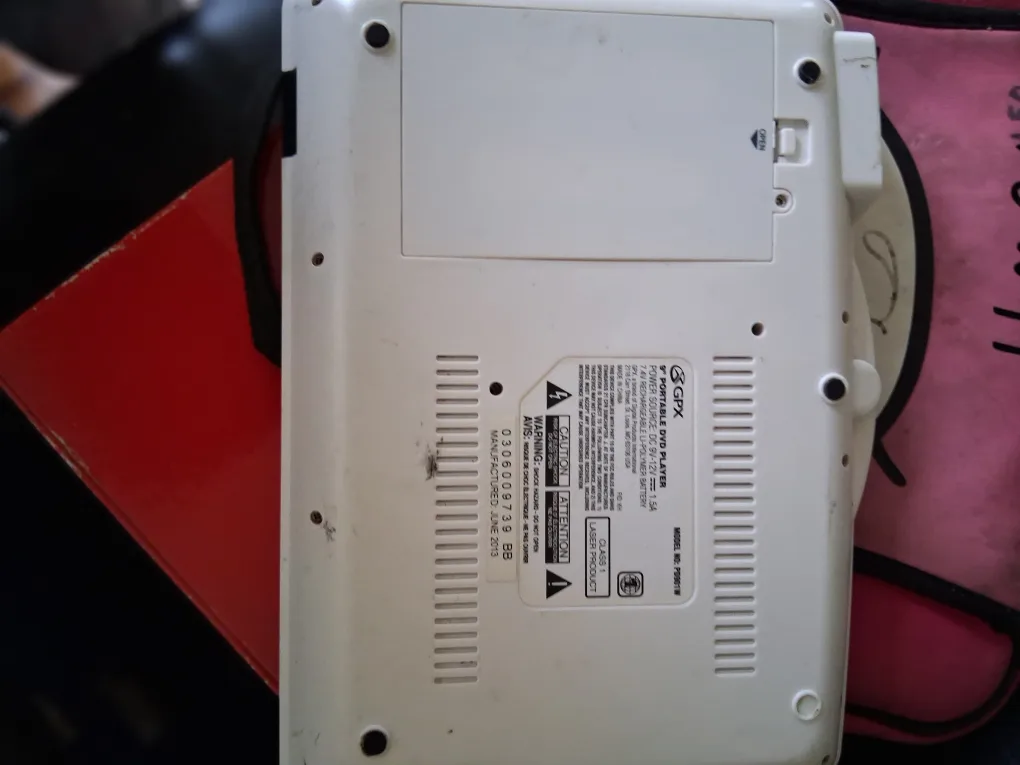 GPX Portable DVD Player - Model PD9011B image indicator(4)