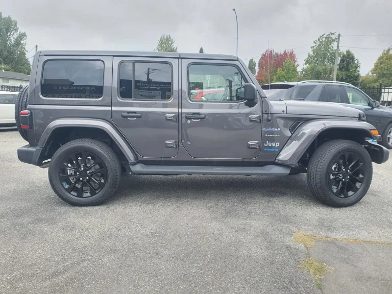 2022 Jeep Wrangler Unlimited Sahara 4XE image indicator(7)
