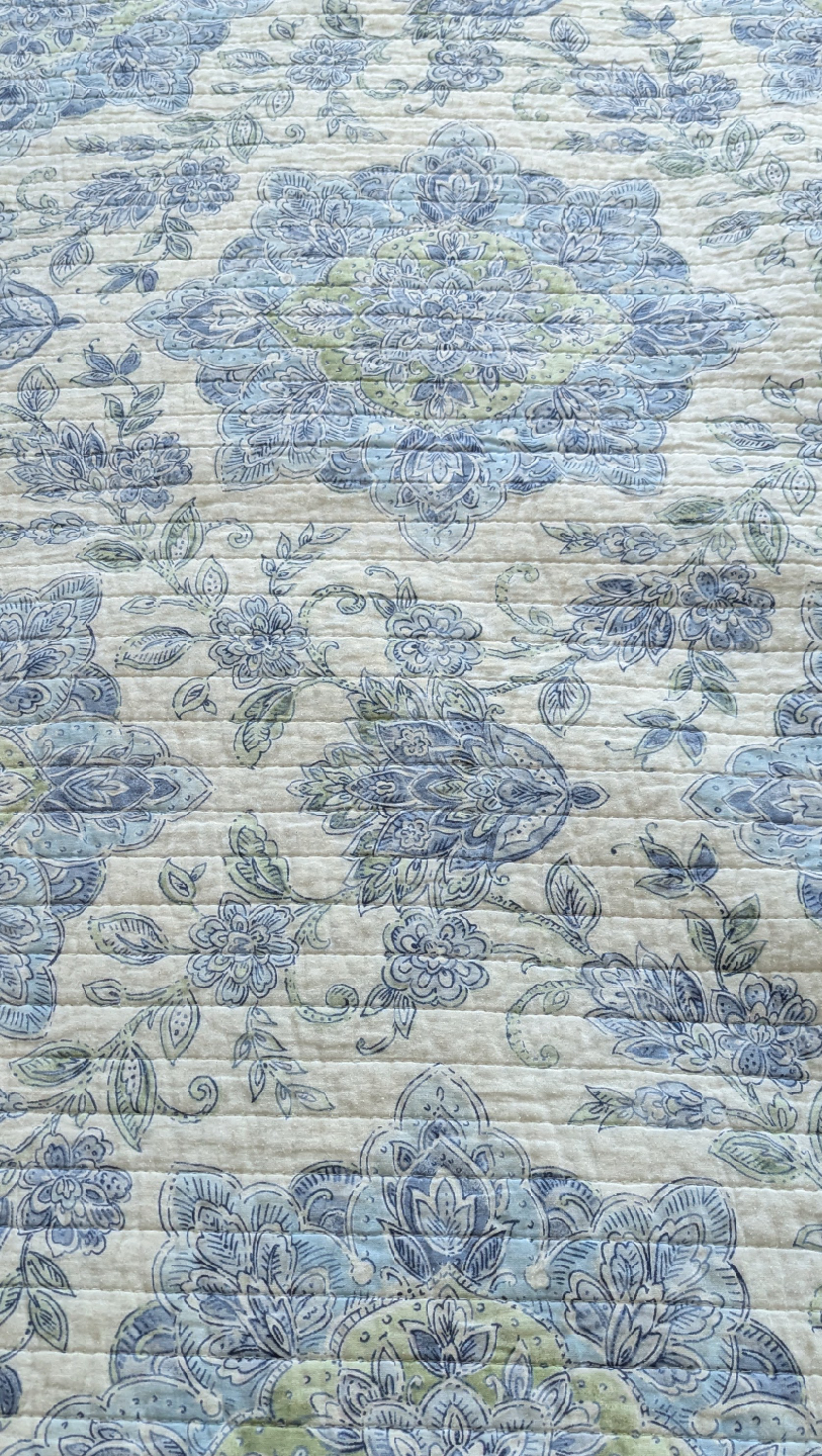 Pottery Barn Floral Quilt - Queen Size - photo 2