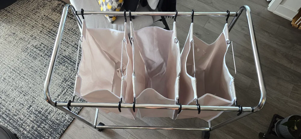 Rolling Laundry Sorter with 3 Removable Bags image indicator(2)