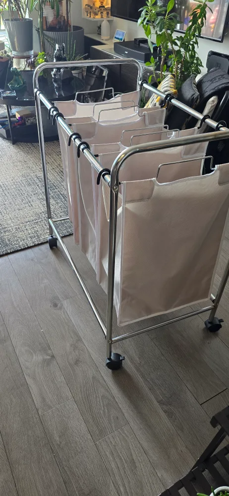 Rolling Laundry Sorter with 3 Removable Bags image indicator(3)