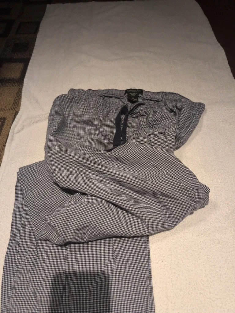 Claiborne Sleepwear Pants - Size M image indicator(3)