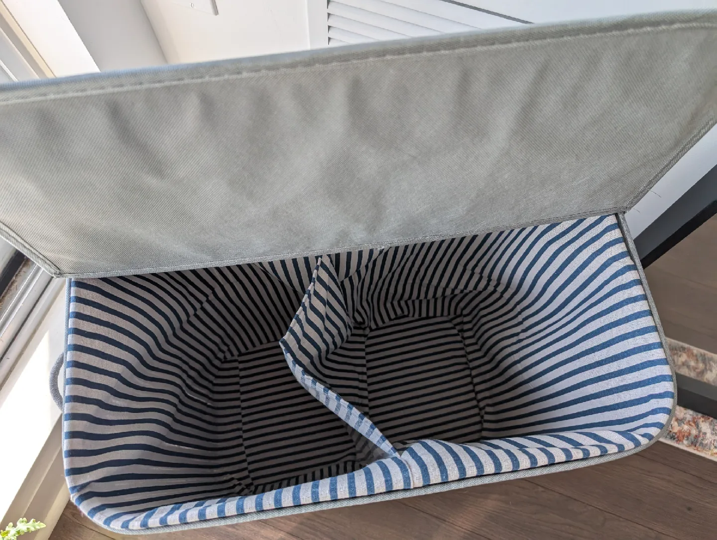 Bamboo Laundry Hamper with Lid image indicator(2)