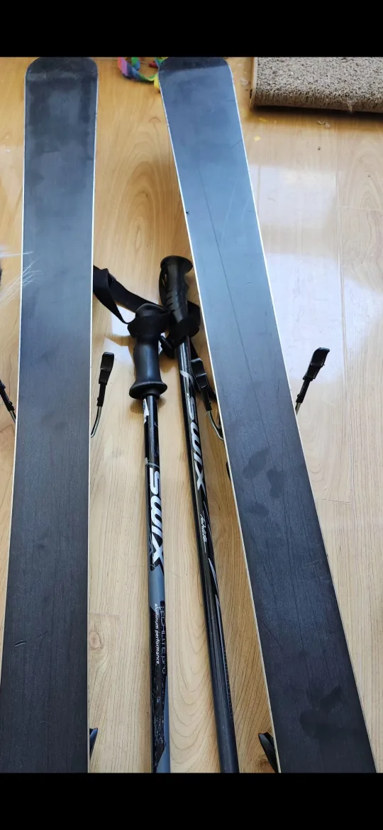 Skis and Swix Poles. 174cm image indicator(4)