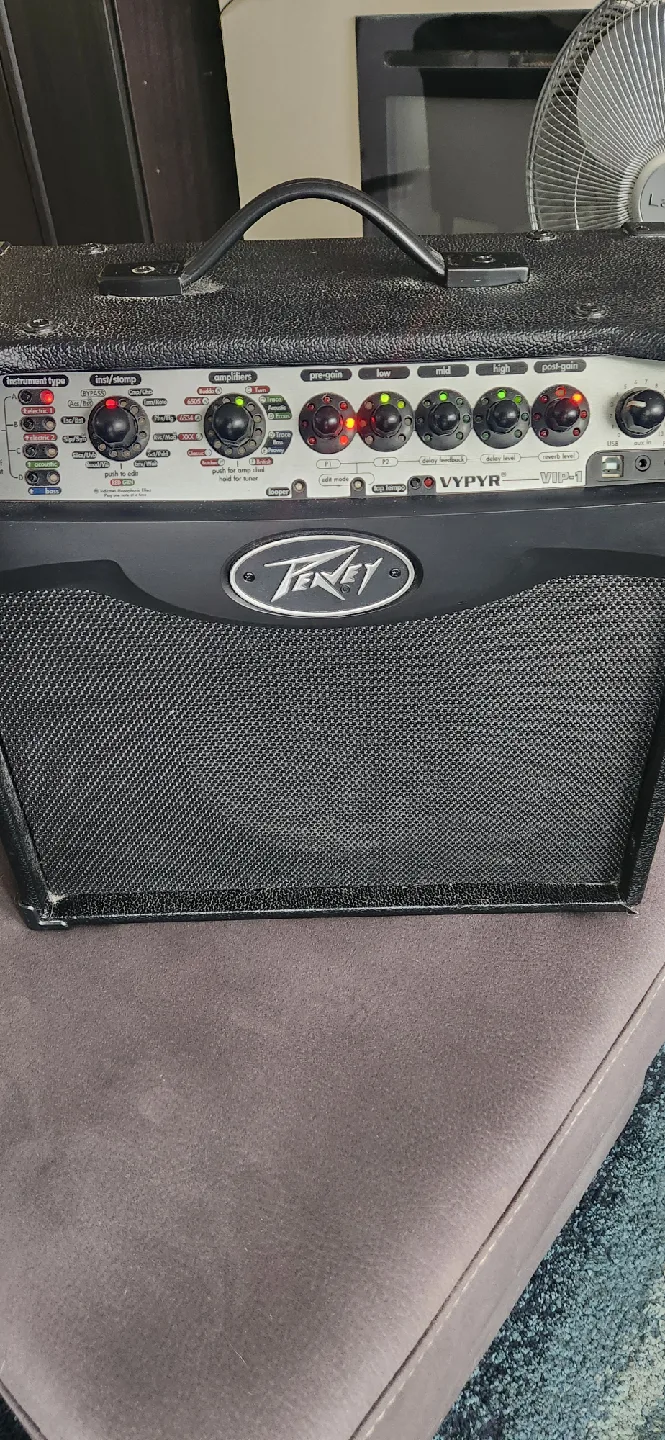 Peavey Predator Guitar and Vypyr VIP-1 Guitar Amplifier image indicator(6)