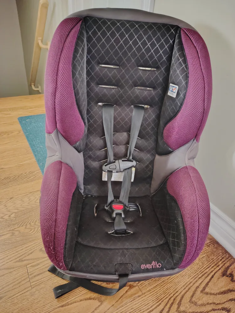 🥕Evenflo Car Seat - Purple & Black thumbnail