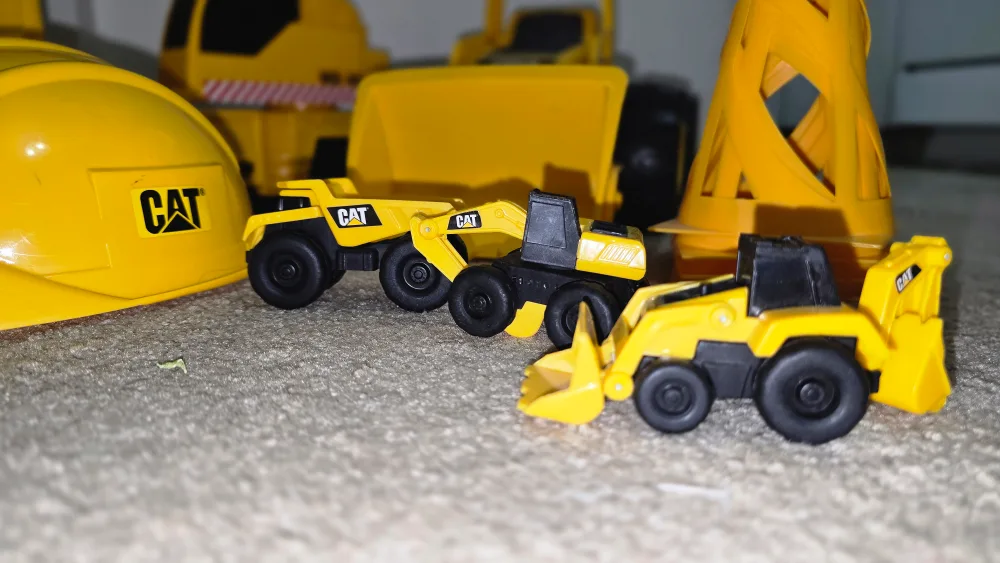 🧡MOVING SALE - CAT & Power Crane Construction Toy Set image indicator(2)