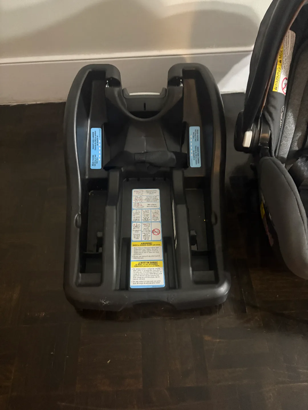Graco car seat with Base BRAND NEW image indicator(3)