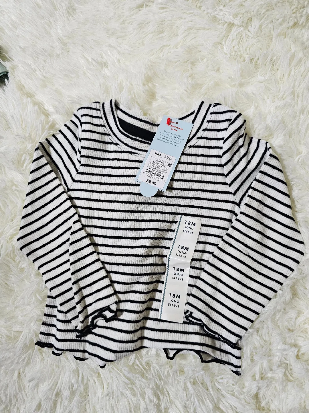 🥕Baby Clothes Bundle: Rompers, Outfits, Socks image indicator(10)