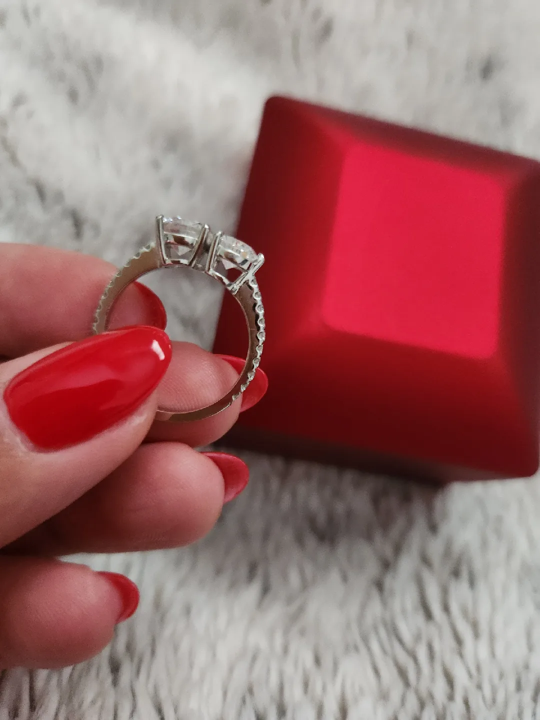 Timeless Love in Platinum: Toi et Moi Diamond Masterpiece image indicator(5)