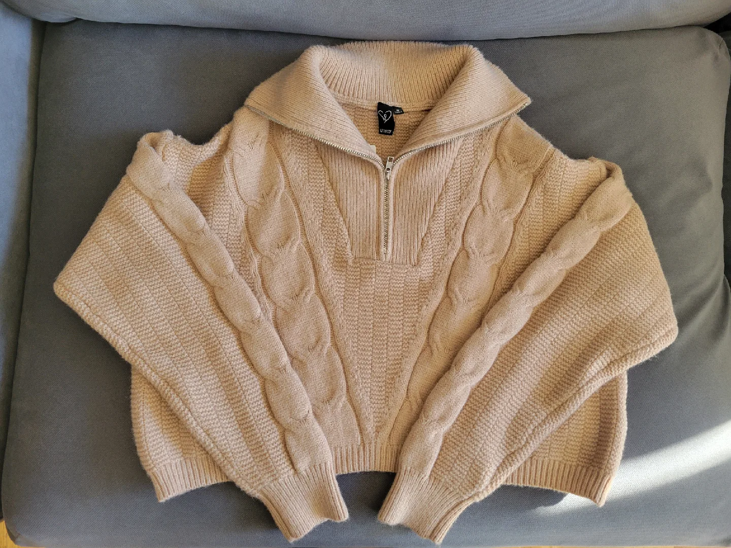 Cropped sweater tag on - Size M thumbnail
