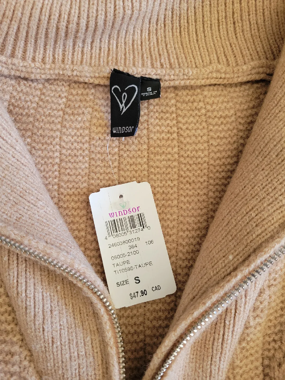 Cropped sweater tag on - Size M image indicator(4)