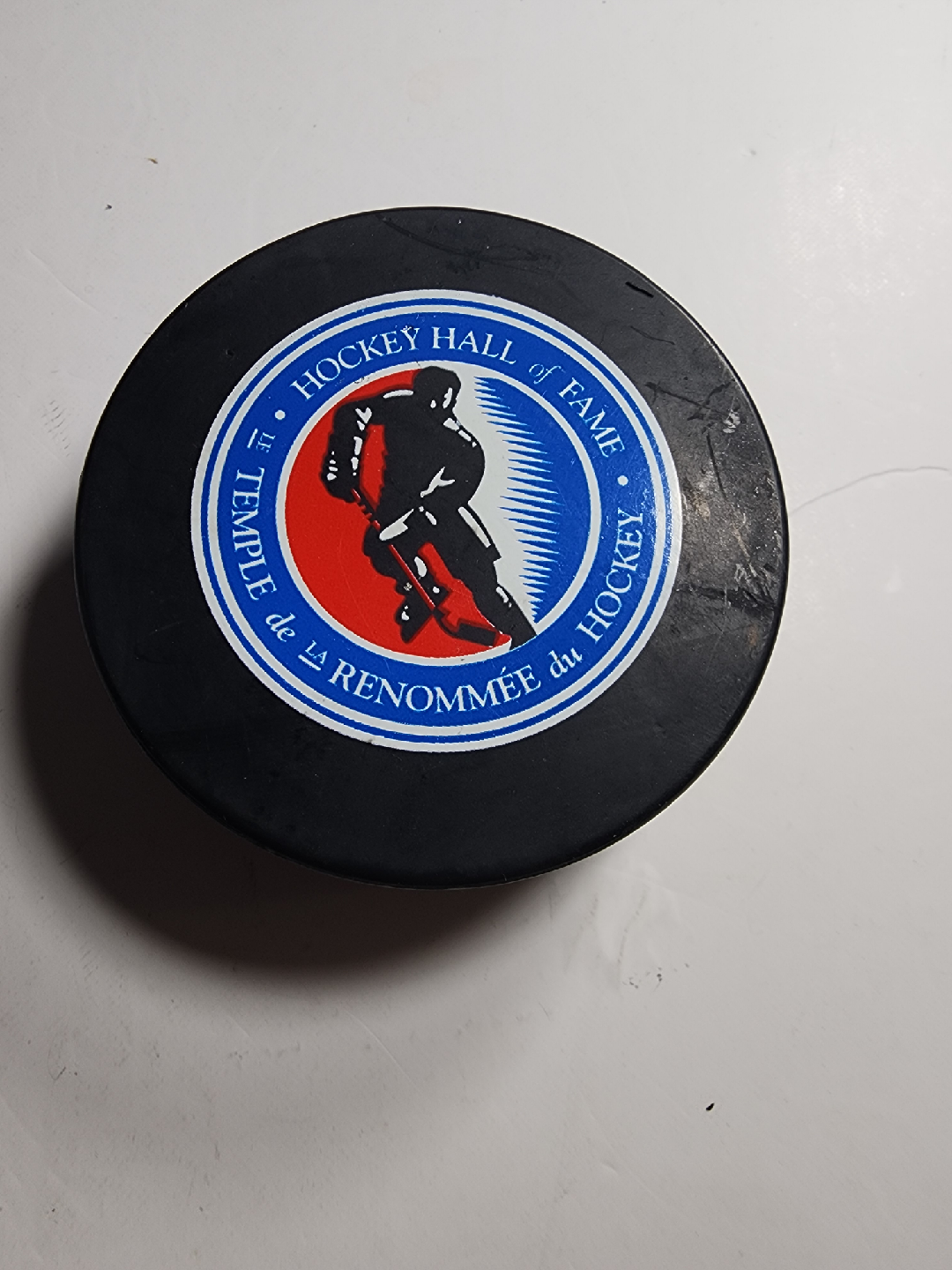 Montreal Canadiens Beliveau 1972 Hockey Puck - photo 2