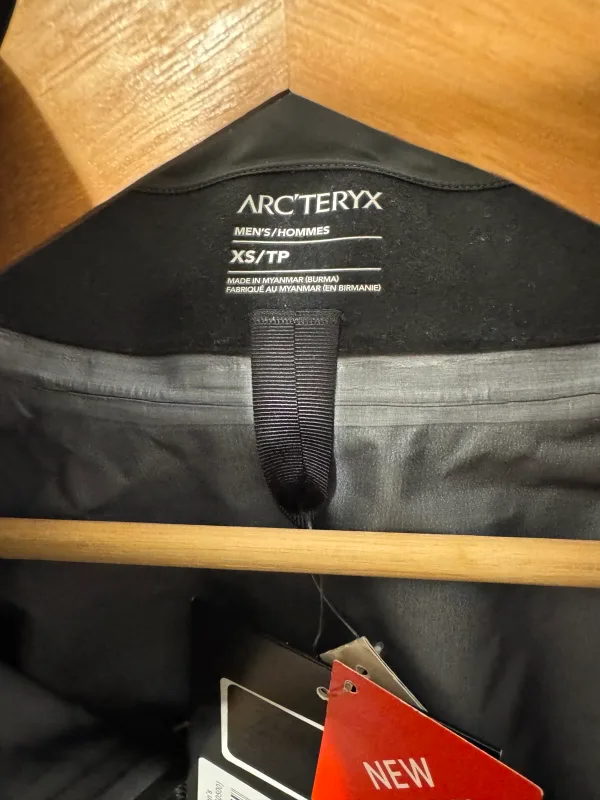 Arc'teryx Beta AR Jacket - Men's XS - Black image indicator(3)