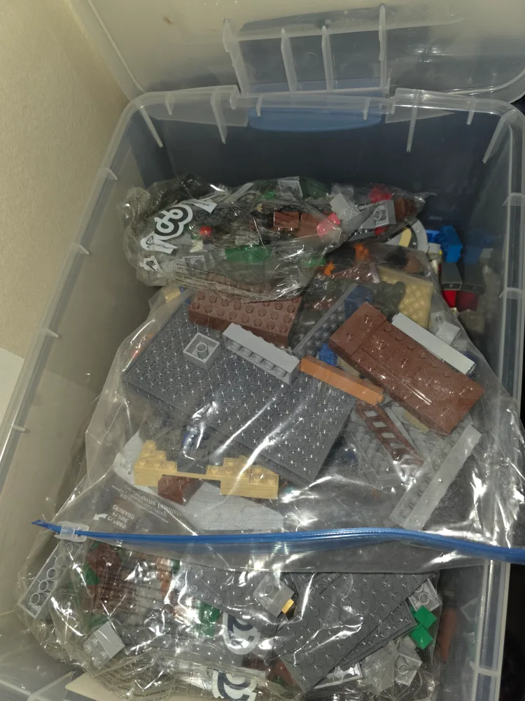 Lego Bricks and Minifigures Lot image indicator(4)