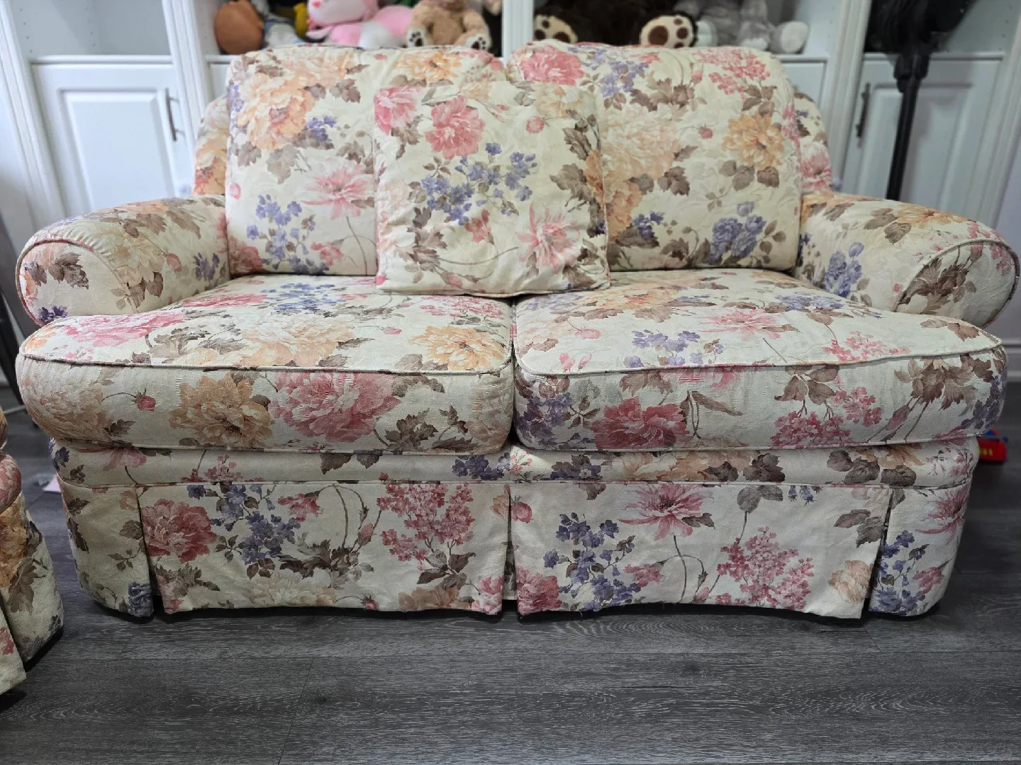 Floral Loveseat and Chair Set image indicator(3)