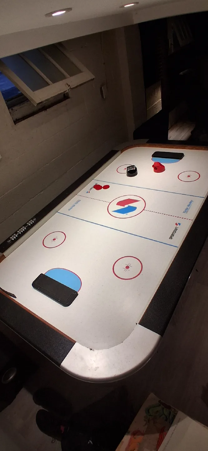Air Hockey Table