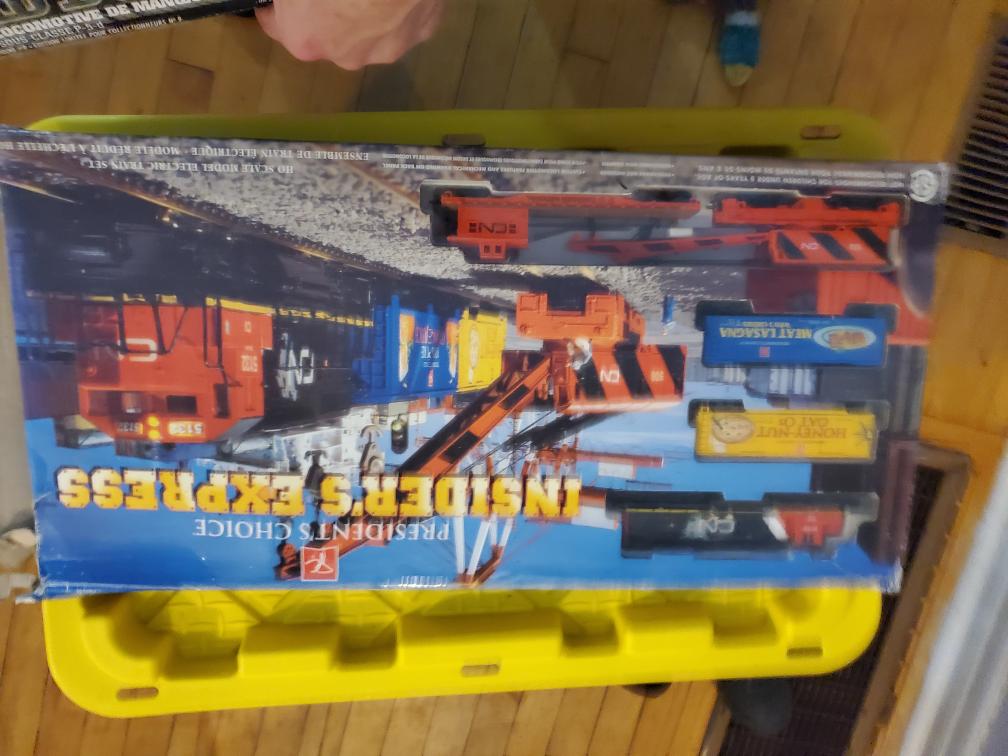 President's Choice Insider's Express HO Scale Train Set