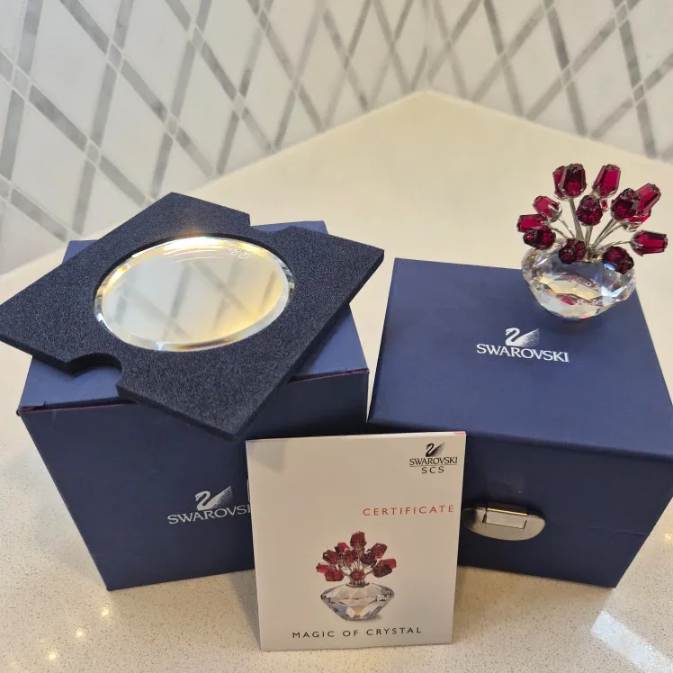 Swarovski Crystal Red Rose Bouquet image indicator(3)