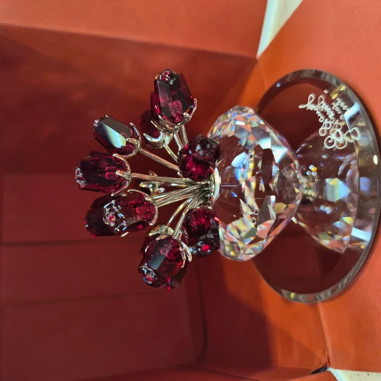 Swarovski Crystal Red Rose Bouquet image indicator(4)
