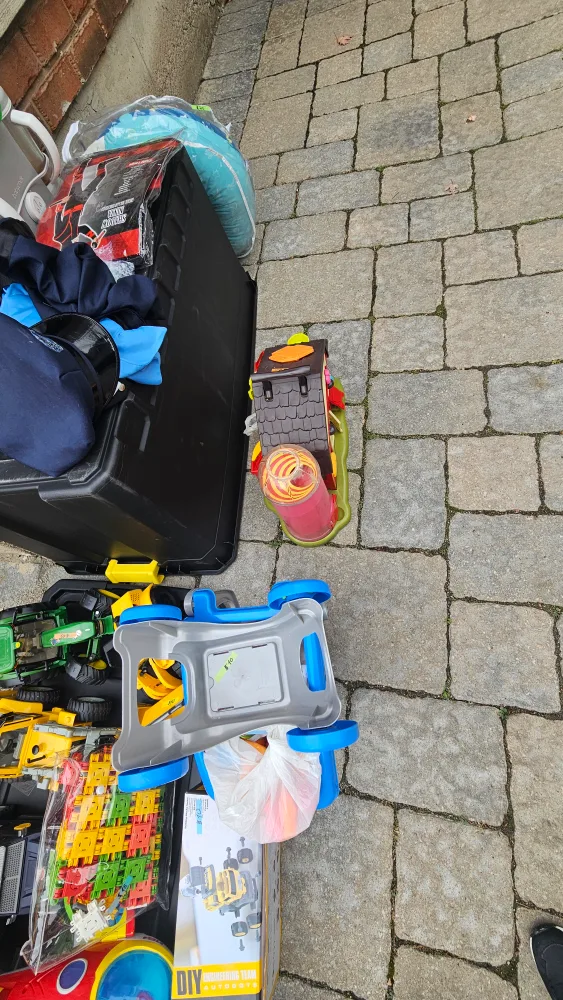 Mixed Lot of Toy Vehicles & Playsets image indicator(5)