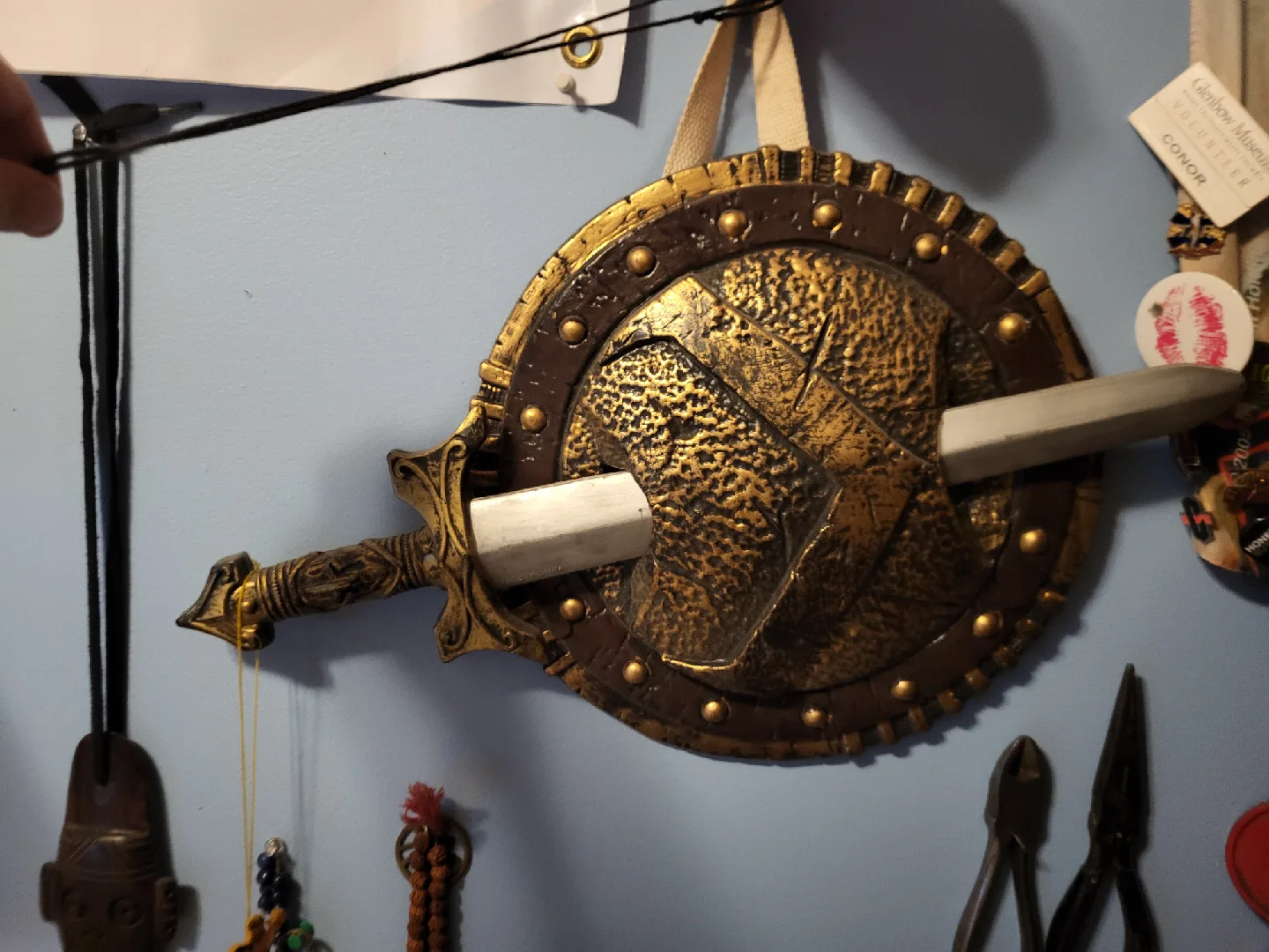 Decorative Sword and Shield Set image indicator(2)