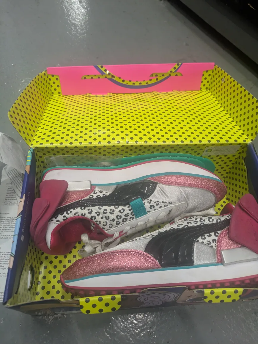 Puma Future Rider LOL Surprise! Sneakers Size 5 1/2 image indicator(10)